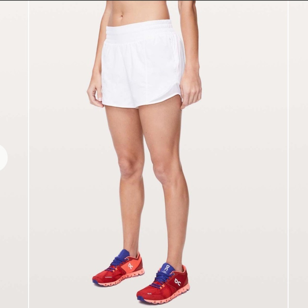 Lululemon Hotty Hot Short *High-Rise Long 4"
White Size 6